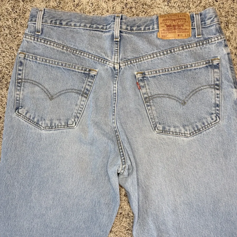 Vintage Levi's 550 Jeans Mens 38x30 Blue Denim Light Wash Regular Relaxed 90s